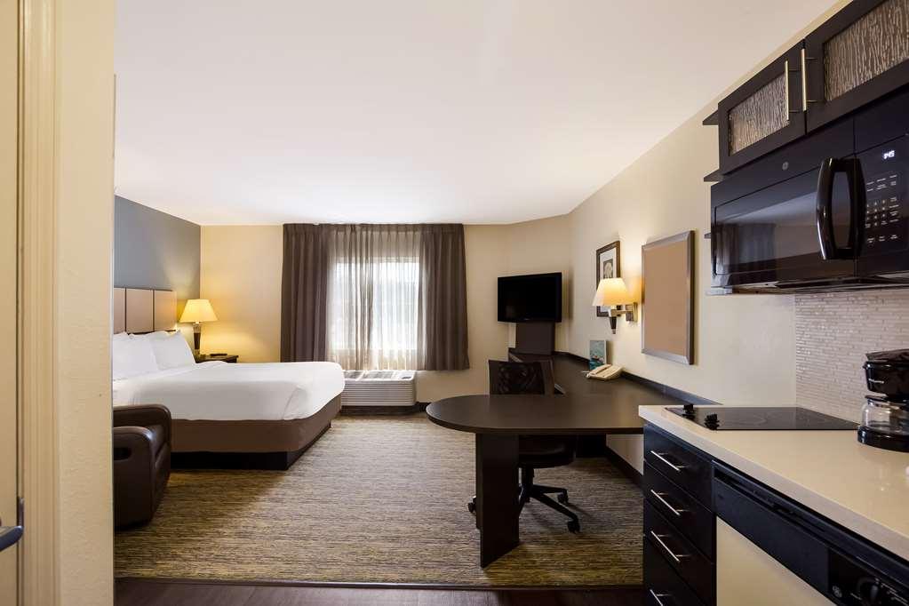 Sonesta Simply Suites Earth Ci Saint Louis Room photo