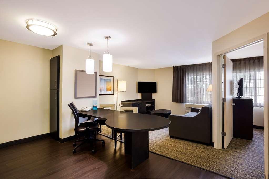 Sonesta Simply Suites Earth Ci Saint Louis Room photo